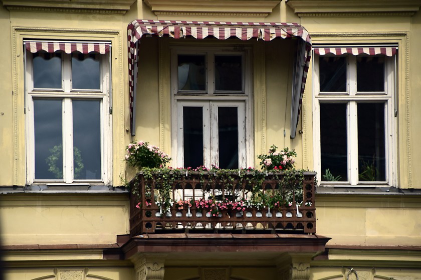 eget tema uppåt väggarna